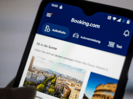 Cyber experts warn of fake Booking.com websites tricking Australians into installing malware