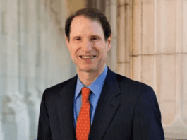Ron Wyden faces scrutiny after emails show son contacted Epstein for fund backing raising ethics questions